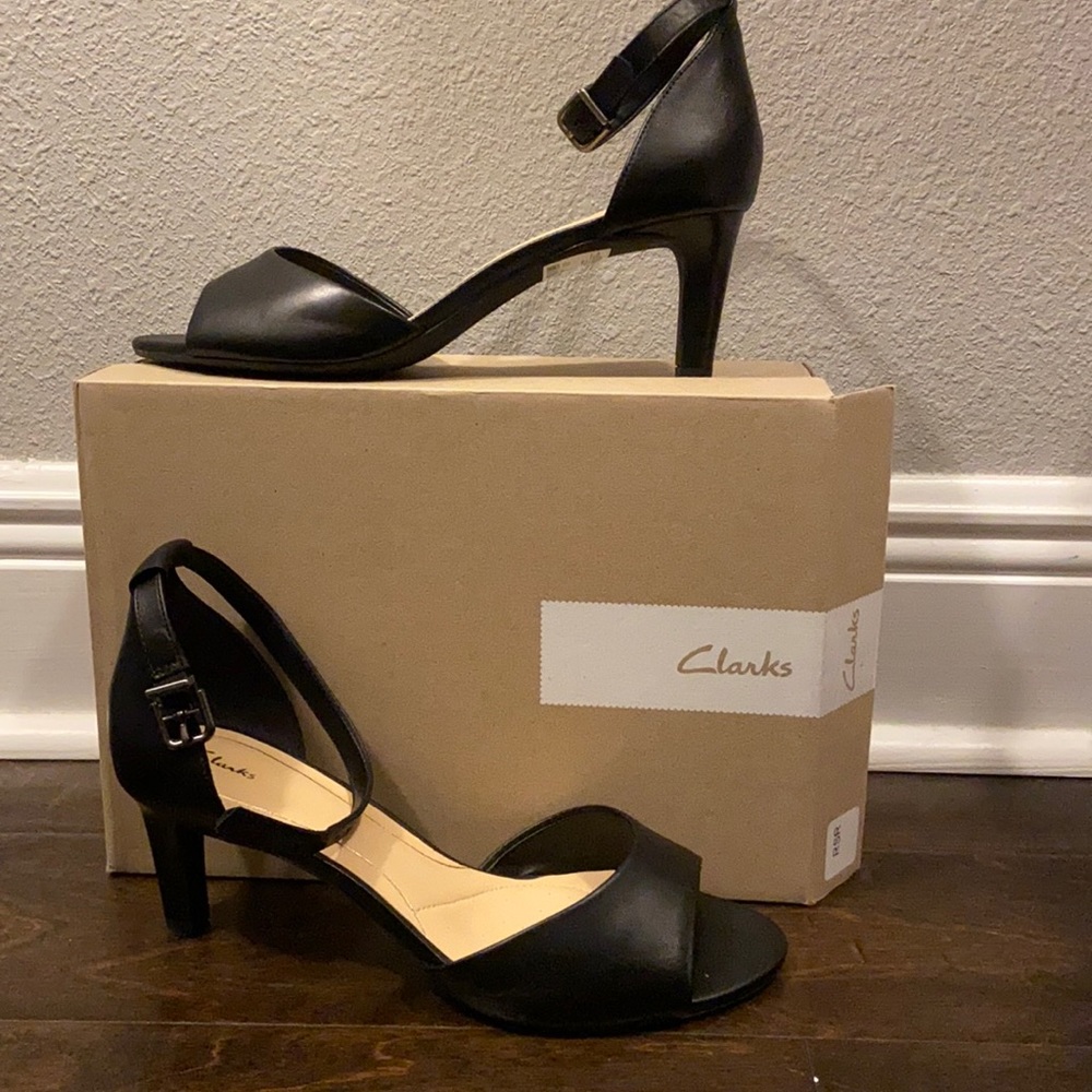 Nwt Clark’s black heels